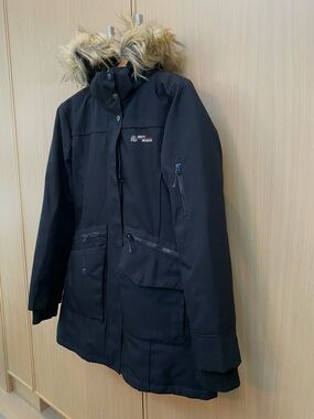Misty Mountain Womens Black Parka with Faux Fur Size Small 80 percent duck down.